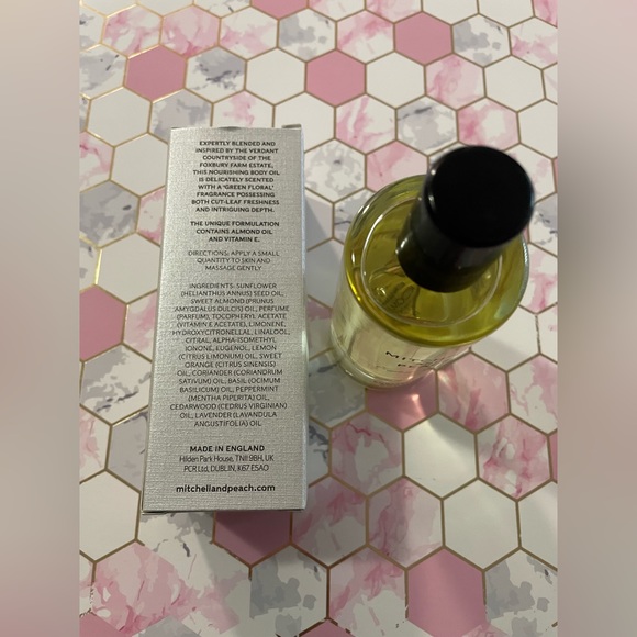 MITCHELL & PEACH English Leaf Body Oil - Picture 2 of 2